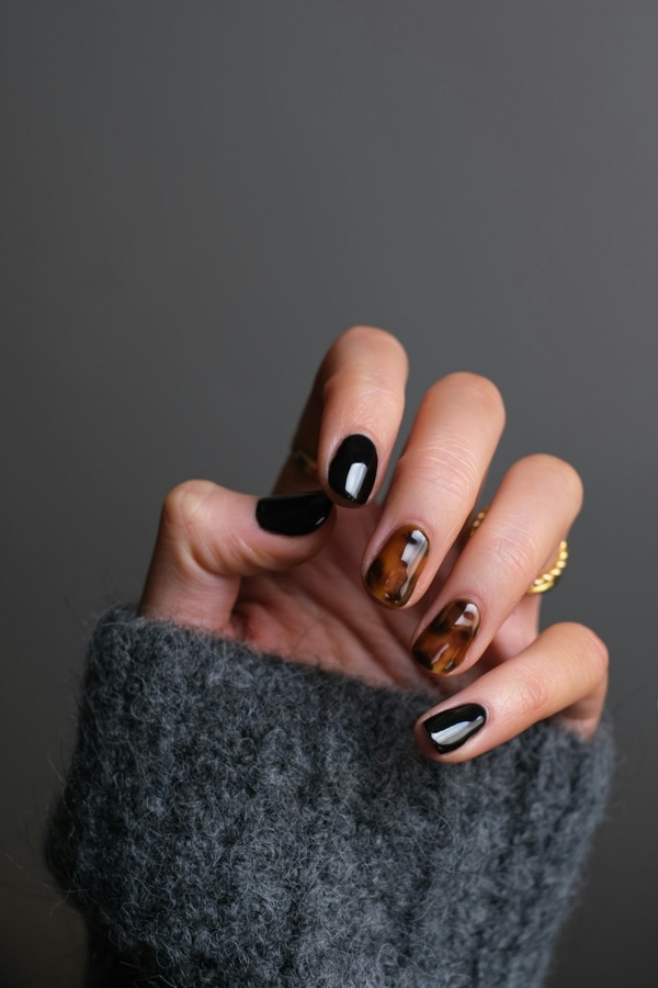 amber gloss nail art